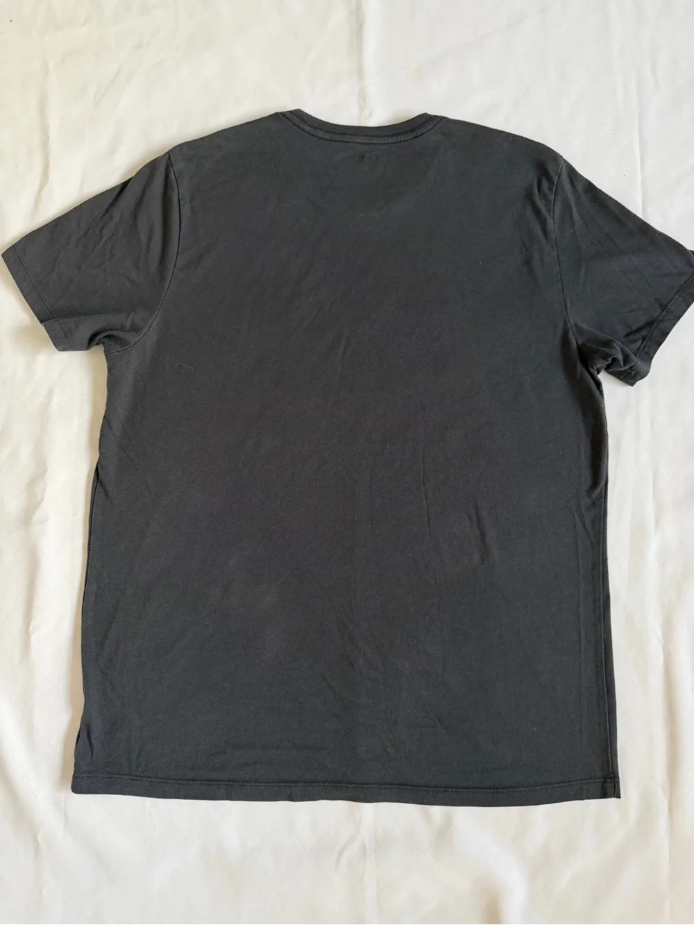 Old Navy Grey Tee with Olive Nature Graphic and Yellow Accent L. T118